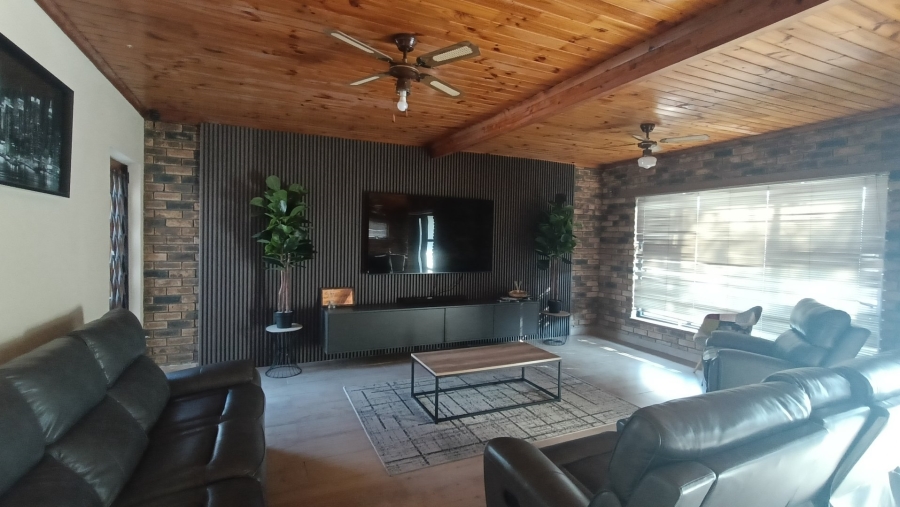 3 Bedroom Property for Sale in Voelvlei Western Cape